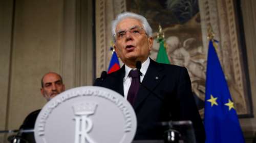 Ιταλία: Ο Ματαρέλα καλεί τον Κοτταρέλι για κυβέρνηση τεχνοκρατών