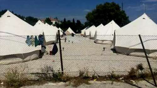 Νέες σκηνές στη Λέσβο για τους Κούρδους πρόσφυγες