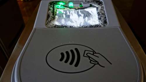 Επιδρομή στον σταθμό Ειρήνη του ΗΣΑΠ - Έσπασαν μπάρες και μηχανήματα