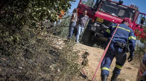 Σε εξέλιξη η πυρκαγιά στην Πισσώνα Ευβοίας