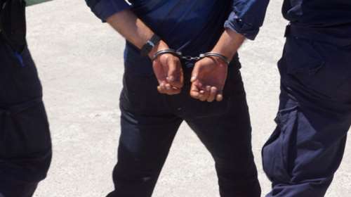 Κακοποιούσε τις θετές κόρες του και βίαζε ζώα