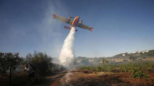 Μάχη με τις φλόγες στην Εύβοια-επιχειρούν Καναντέρ