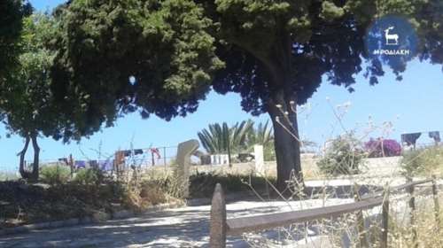 Απλωσαν μπουγάδα στα τείχη της Τάφρου στην Παλιά Πόλη στη Ρόδο