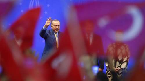 DW: Νίκη Ερντογάν βλέπουν όλες οι δημοσκοπήσεις