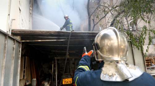Μεγάλη φωτιά σε αποθήκη στο Περιστέρι - ζημιές σε σπίτια [φωτό - βίντεο]