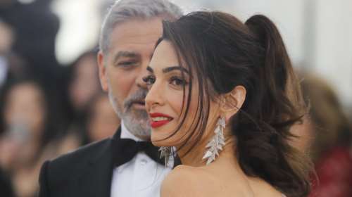 Αμάλ Κλούνεϊ: Στη μηχανή του Τζορτζ με σορτσάκι και σανδάλια [Εικόνα]