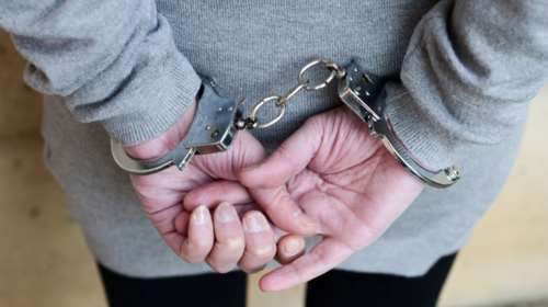 57χρονη εξαπατούσε πολίτες τάζοντας θέσεις σε Πρεσβείες