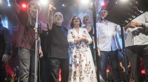 Τραγούδι και συγκίνηση στη μεγάλη συναυλία του Θ. Μικρούτσικου