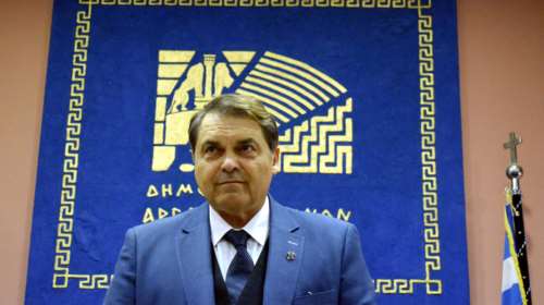 Ο πρώην δήμαρχος Αργους Καμπόσος ζητά να διαγραφεί από τη ΝΔ και &quot;φλερτάρει&quot; με τη Λατινοπούλου