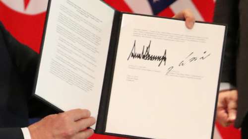 Τι αποκαλύπτουν οι υπογραφές Κιμ- Τραμπ, σύμφωνα με γραφολόγους