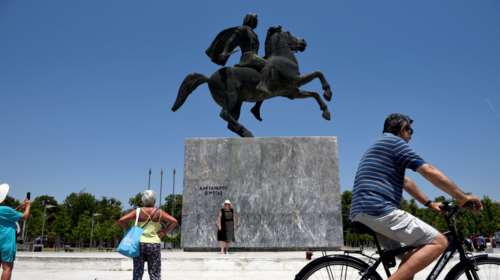 Χαιρετίζουν τη συμφωνία Αλβανία και Βουλγαρία