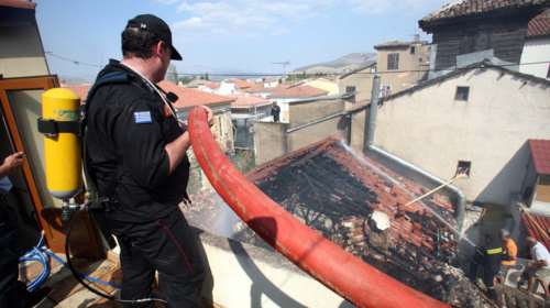 Πυρκαγιά σε βιομηχανικό κτίριο στα Οινόφυτα Βοιωτίας