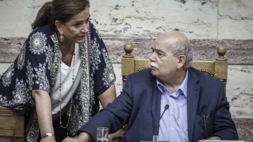 Με σχεδόν 200 ομιλητές η συζήτηση της πρότασης δυσπιστίας