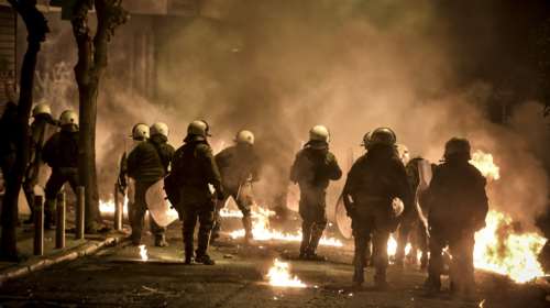 11 συλλήψεις για επίθεση στα Εξάρχεια- Ανάμεσά τους υπάλληλος της Βουλής;