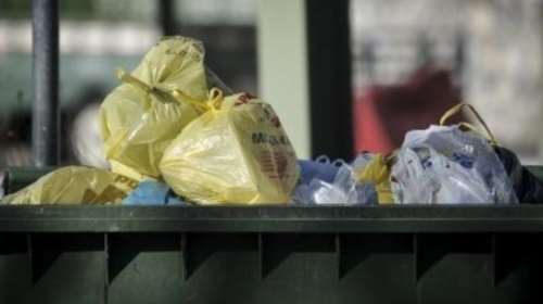 Κόντρα Πατούλη-Δούρου για τα σκουπίδια στους δρόμους