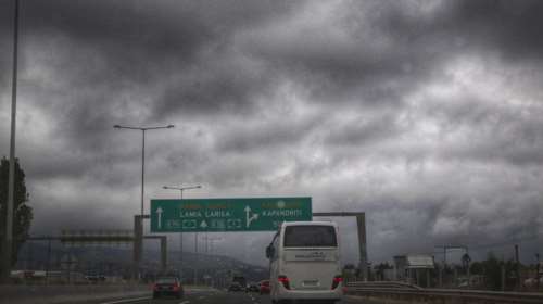 Συνεχίζονται οι βροχές και οι καταιγίδες σε όλη τη χώρα