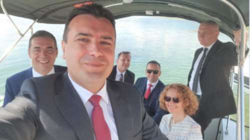 H selfie Ζάεφ από το σκάφος καθοδόν προς τους Ψαράδες