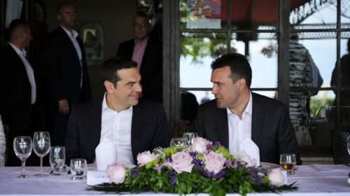 Τσίπρας στους δημοσιογράφους: Σαν τραπέζι γάμου» το γεύμα