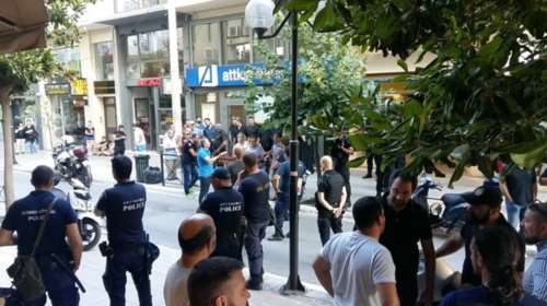 Ένταση έξω από τα γραφεία των ΑΝΕΛ στα Χανιά (βίντεο-εικόνες)