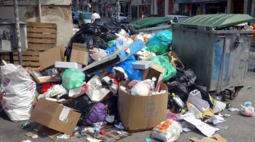 Απέραντος σκουπιδότοπος οι δρόμοι της Αθήνας, κλειστός ο ΧΥΤΑ Φυλής