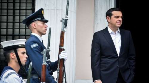 Handelsblatt: Ο Τσίπρας αποδείχθηκε πραγματιστής πολιτικός