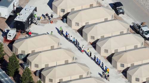 ΗΠΑ: Τέλος στο χωρισμό των παιδιών από τους μετανάστες γονείς τους