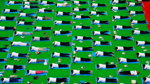 Η Ινδία κάνει... γιόγκα