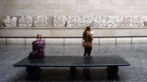 Κονιόρδου: Εθεσε το θέμα της επιστροφής των γλυπτών στο βρετανό ομόλογό της