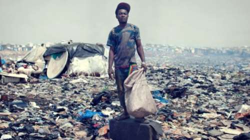 Τοπία ενοχής: η τέχνη υπενθυμίζει τη φτώχια του πλανήτη