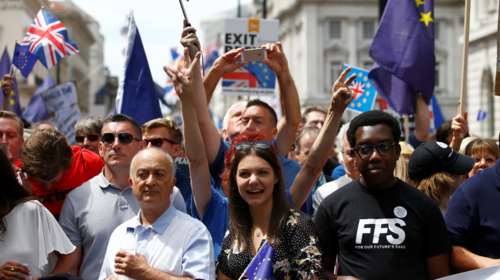 Υποστηρικτές της ΕΕ ζητούν δημοψήφισμα για τη συμφωνία για το Brexit