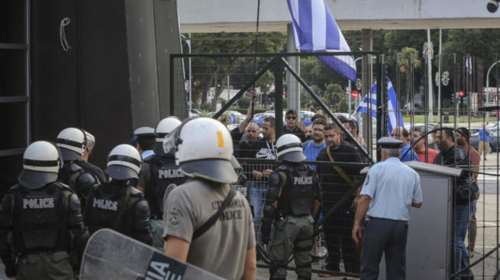 Θεσσαλονίκη: Πετροπόλεμος και χημικά στην εκδήλωση του ΣΥΡΙΖΑ -βίντεο