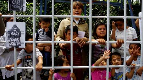 ΗΠΑ: Δικαστικό &quot;βέτο&quot; στον χωρισμό οικογενειών παράτυπων μεταναστών