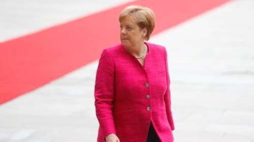 Le Monde: «Πρέπει να σώσουμε τη στρατιωτίνα Μέρκελ»