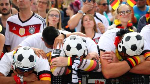 Γερμανικά ΜΜΕ: «Το γερμανικό ναυάγιο και η εθνική ντροπή»