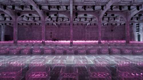 Η πασαρέλα για το καλοκαιρινό show της Prada