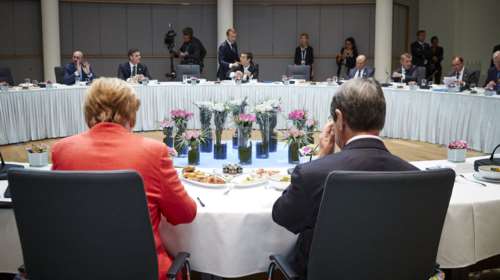 «Γκρίζες» ζώνες στη συμφωνία μετά τo παζάρι για το προσφυγικό