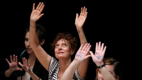 Συνελήφθη η Σούζαν Σάραντον σε πορεία κατά του Τραμπ -φωτό