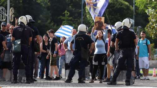 Συλλήψεις μετά τα επεισόδια έξω από το δημαρχείο Θεσσαλονίκης
