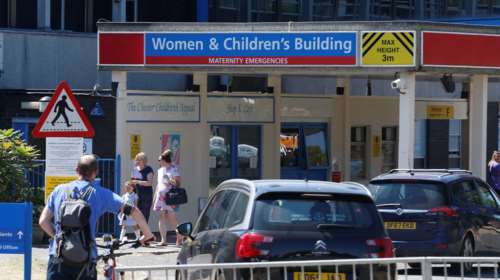 Σοκ στη Βρετανία: Εργαζόμενη σε νοσοκομείο ύποπτη για το φόνο 8 βρεφών