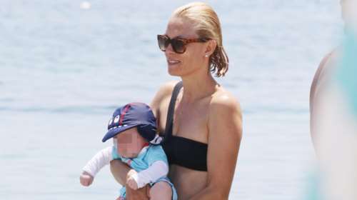 Βίκυ Καγιά: Το πρώτο μπάνιο του πέντε μηνών γιου της στη θάλασσα [Εικόνες]
