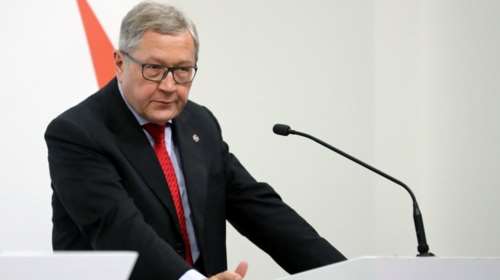 Ρέγκλινγκ: Μόνο στην Ελλάδα το μνημόνιο κράτησε 8 χρόνια