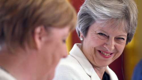 Η Μέρκελ καλωσόρισε αλλά δεν μπήκε σε λεπτομέρειες για τις προτάσεις Μέι