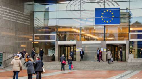 Koμισιόν: Ανάπτυξη όσο η Ελλάδα τηρεί τις μεταρρυθμίσεις