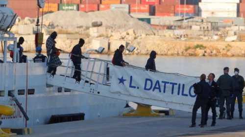 Bloomberg: Διαλύοντας τους μύθους για τη μετανάστευση στην Ευρώπη