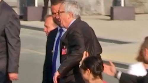 Τρέκλιζε ο Γιούνκερ στη Σύνοδο του ΝΑΤΟ