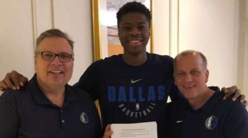 Ο Κώστας Αντετοκούνμπο υπέγραψε στους Ντάλας Μάβερικς