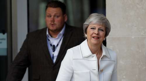 Tραμπ σε Μέι: Μη διαπραγματευτείς με την ΕΕ-μήνυσέ τους!