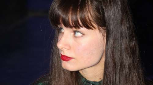 Δεν την έχετε ξαναδεί-  Έχει μαμά ηθοποιό, μπαμπά τραγουδιστή, που αγαπάτε