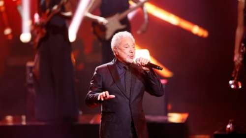 Ο Τομ Τζόουνς ακυρώνει συναυλίες του λόγω ασθενείας