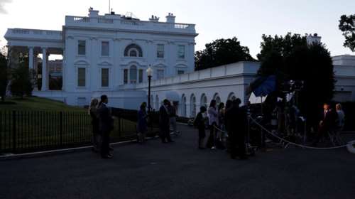 Politico:  Χαμηλό ηθικό και άγχος στη Δυτική Πτέρυγα του Λευκού Οίκου